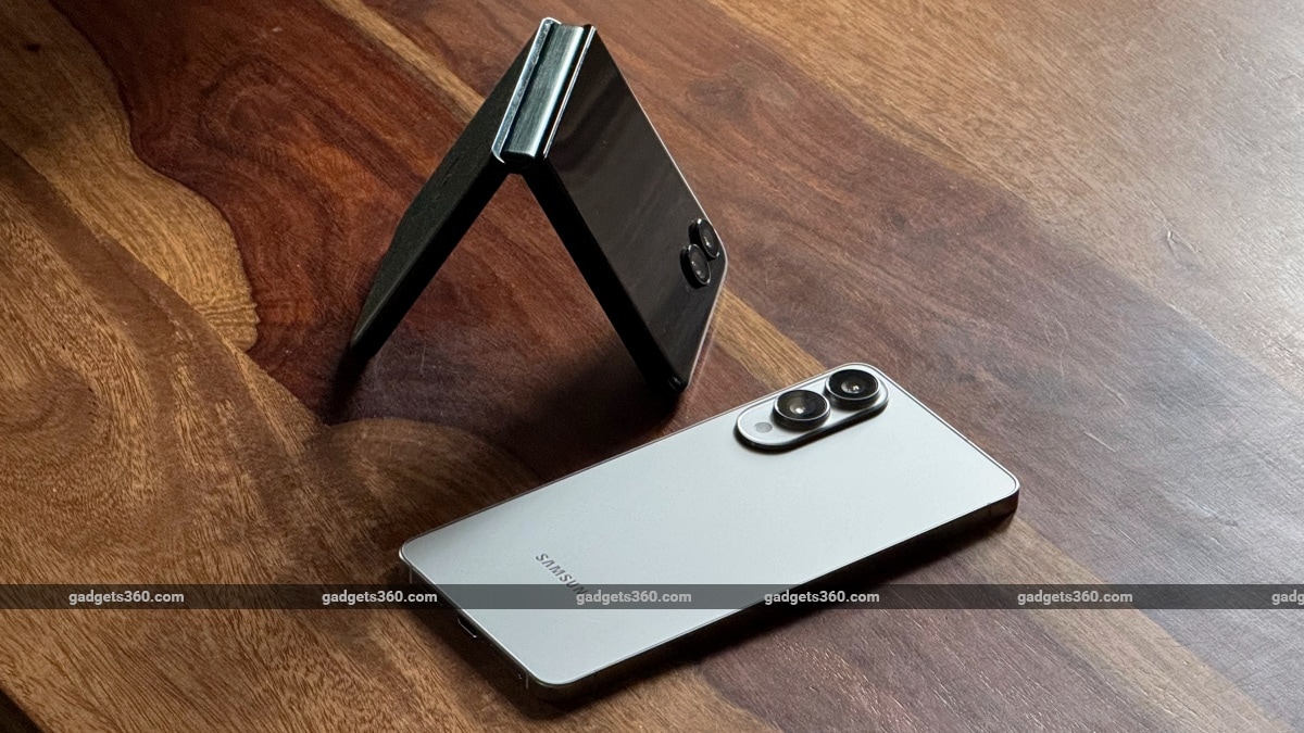 samsung galaxy s25 edge vs razr 60 ultra gadgets 360 SamsungGalaxyS25Edge  Samsung